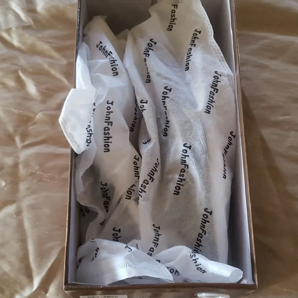NWOT Ladies Designer Pumps by JOHN FASHION
